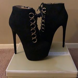 Black stilletto booties size 7